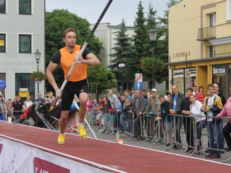 Łukasz Michalski z 5.50 wygrywa w Żarach