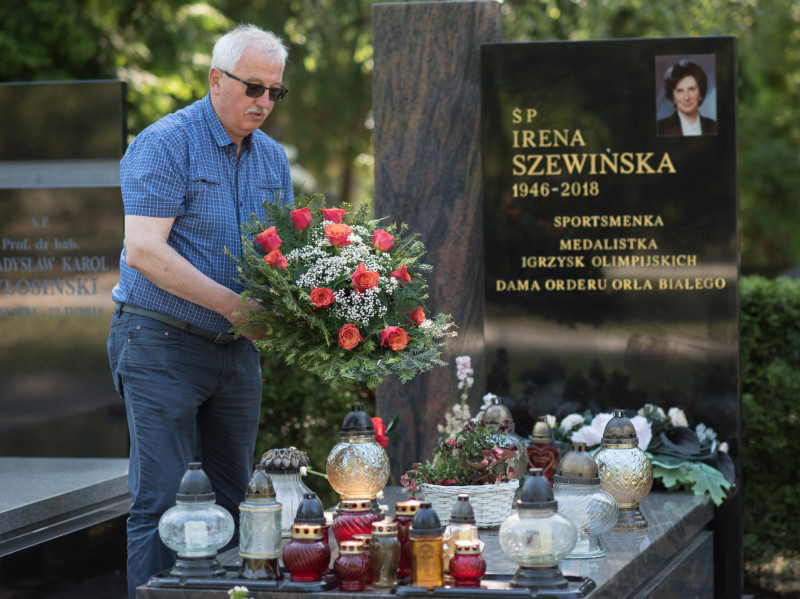 Prezes Henryk Olszewski odwiedził grób Ireny Szewińskiej