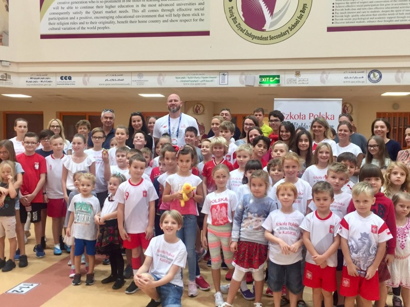 MŚ Doha 2019: Tomasz Majewski z wizytą w Szkole Polonijnej
