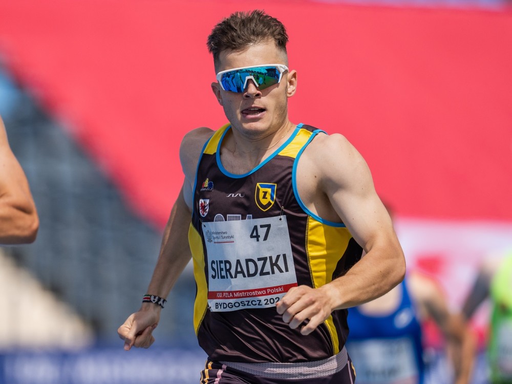 Patryk Sieradzki na podium w Celle Ligure